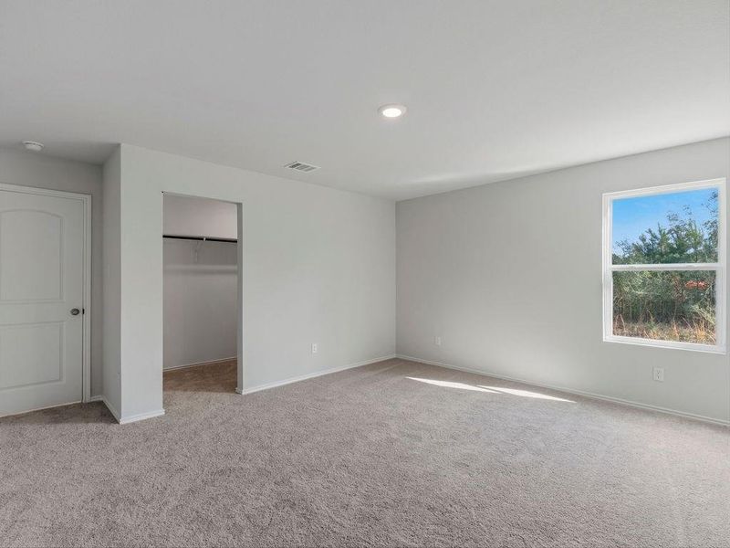 Spacious, unfurnished interior of a new home in Shirey Forest - Branches, Lufkin (Image 9).