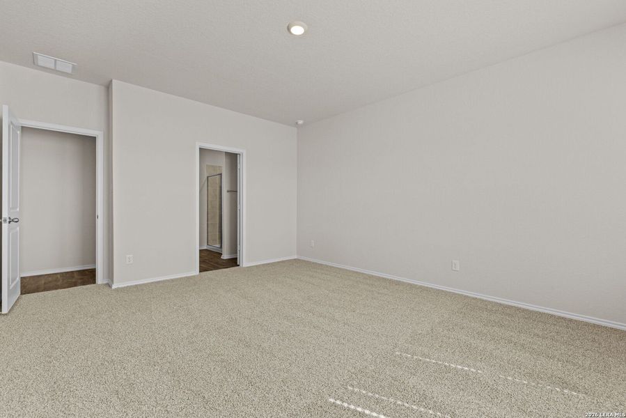 Spacious, unfurnished interior of a new home in Stonehill, San Antonio (Image 12).