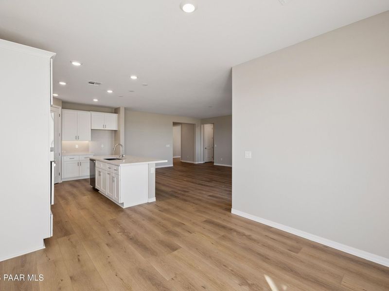 Spacious, unfurnished interior of a new home in North Ridge at Pronghorn Ranch, Prescott Valley (Image 23).
