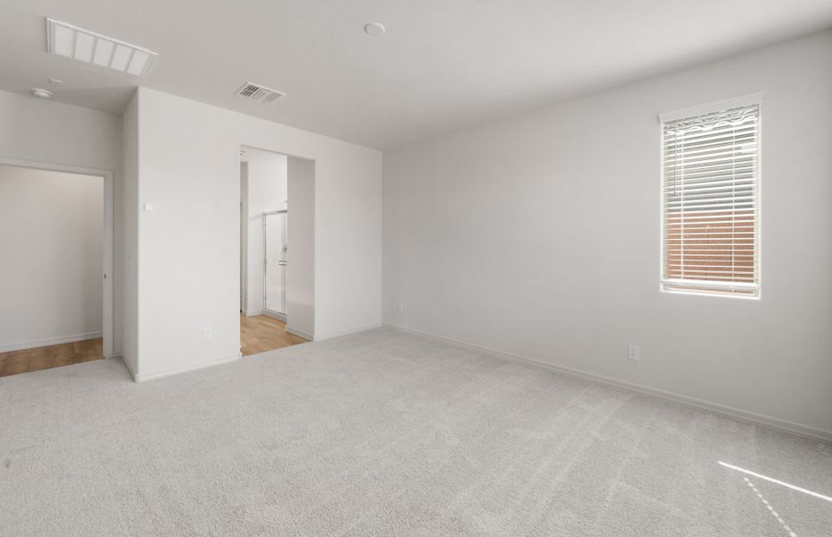 Spacious, unfurnished interior of a new home in Alamar, Avondale (Image 15).