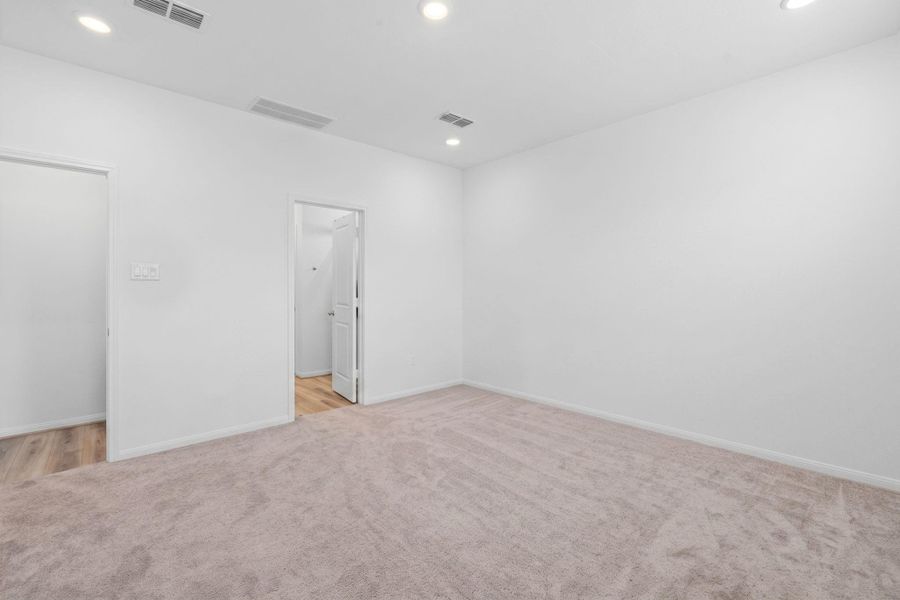 Spacious, unfurnished interior of a new home in Arcadia 40s, Missouri City (Image 46). Spacious, unfurnished interior of a new home in Arcadia 40s, Missouri City (Image 46).