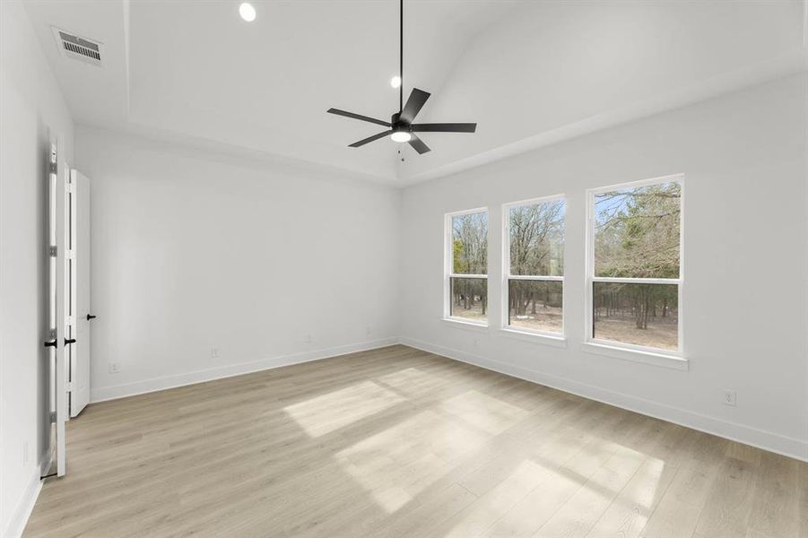 Spacious, unfurnished interior of a new home in Oak Creek Ranch - 1 Acre Lots, Midlothian (Image 24).