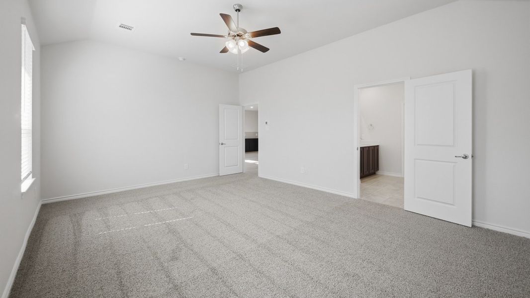 Representative unfurnished interior of a home built from the Oakridge by D.R. Horton in Morning Ridge, Princeton (Image 17).