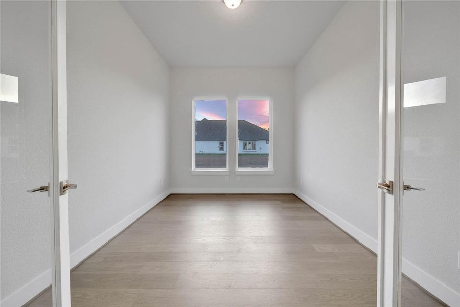 Spacious, unfurnished interior of a new home in Magnolia Bend, Rosharon (Image 26).
