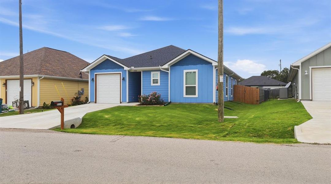 Front exterior of a new home in , Granbury, TX, highlighting curb appeal (Image 25). Front exterior of a new home in , Granbury, TX, highlighting curb appeal (Image 25).