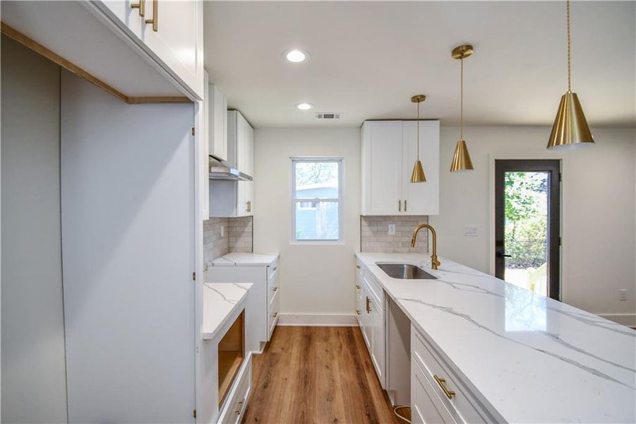 Furnished interior view inside a new home in , Atlanta (Image 11).