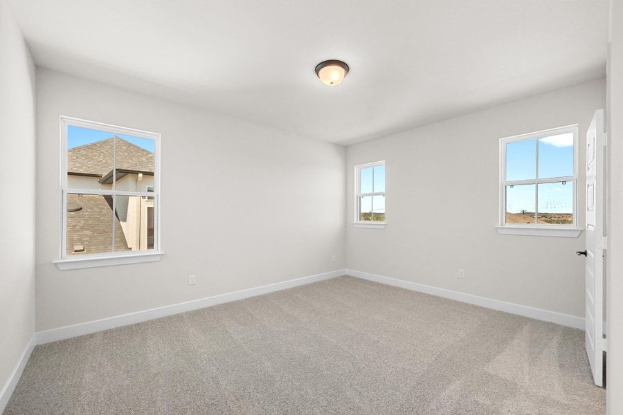 Spacious, unfurnished interior of a new home in Rough Hollow - Las Brisas, Austin (Image 20).