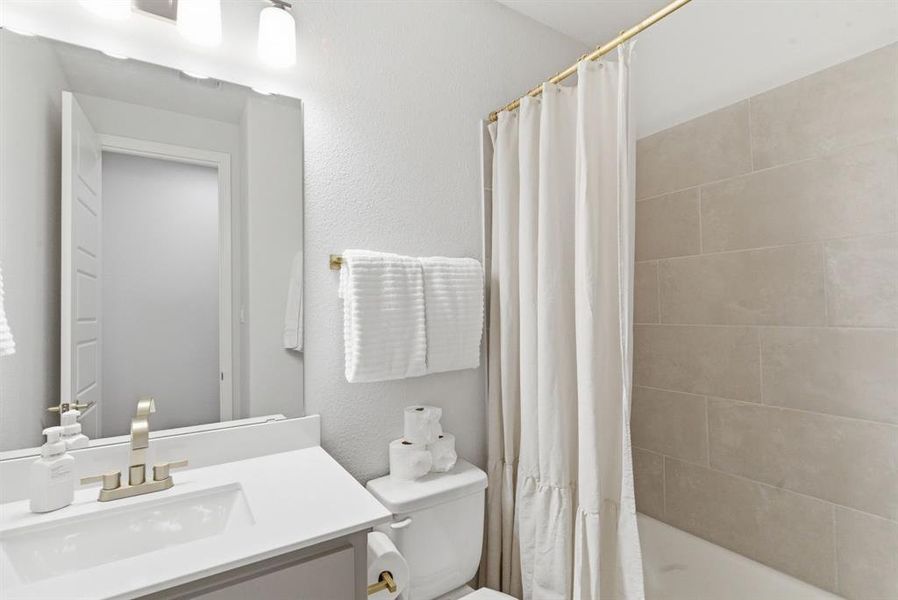 Furnished interior view inside a new home in Sweetgrass, Haslet (Image 7).