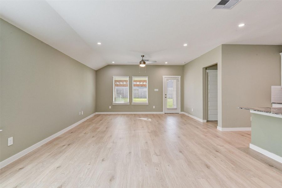 Spacious, unfurnished interior of a new home in Post Oak Pointe, Fresno (Image 16).