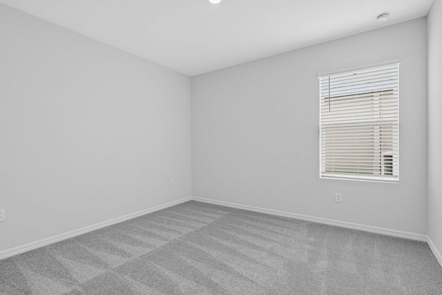 Spacious, unfurnished interior of a new home in Solena, North Fort Myers (Image 12).