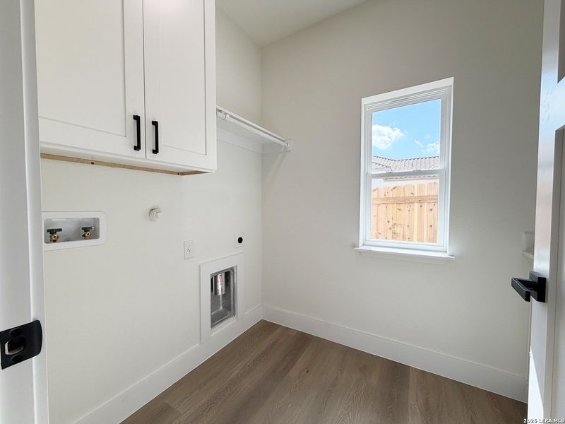 Spacious, unfurnished interior of a new home in , San Antonio (Image 21).