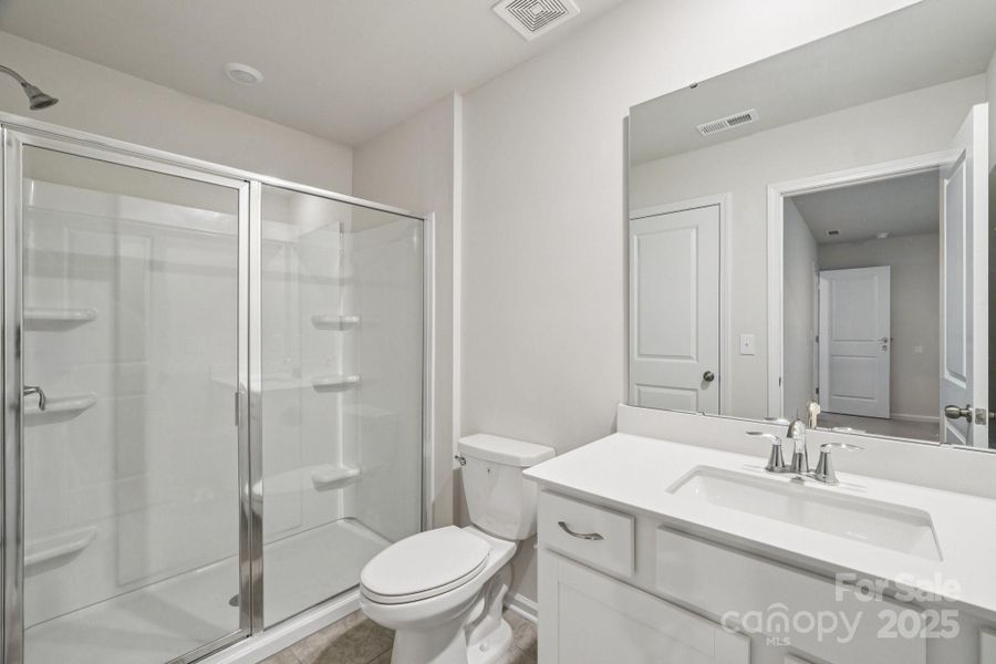 3rd Floor Bathroom (bathroom 5)