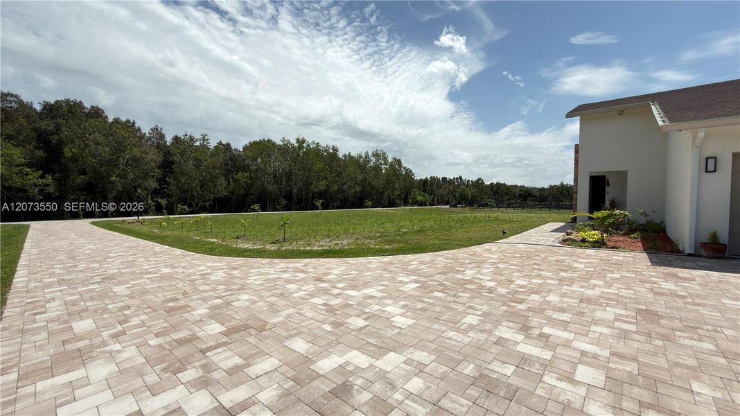 Exterior details and patio area of a home in , Loxahatchee (Image 35).