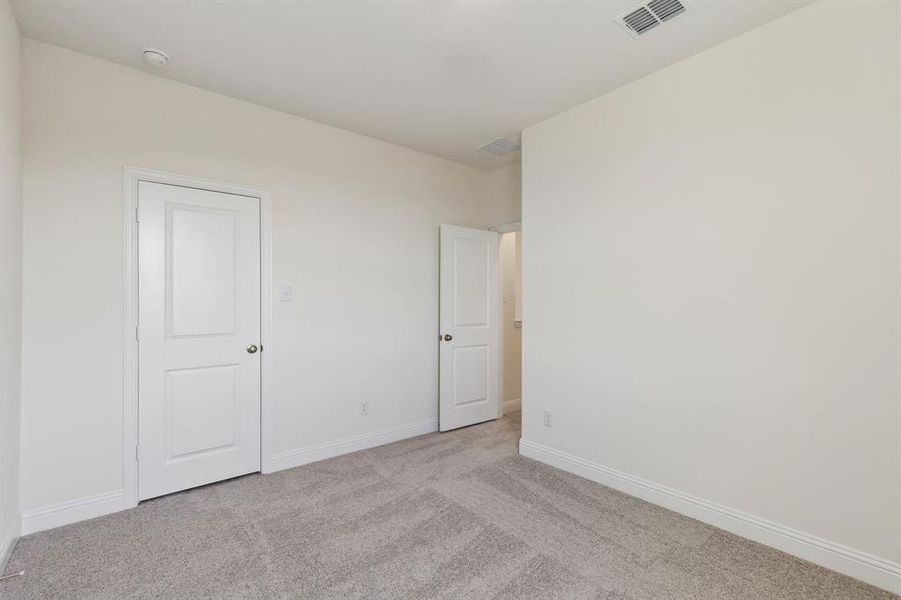 Spacious, unfurnished interior of a new home in AnaCapri, Anna (Image 19).