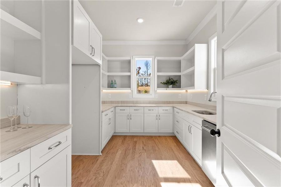Furnished interior view inside a new home in , Gainesville (Image 53).