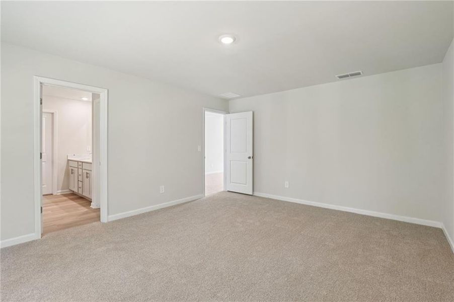 Spacious, unfurnished interior of a new home in The Oaks at Dawson, Dawsonville (Image 38).