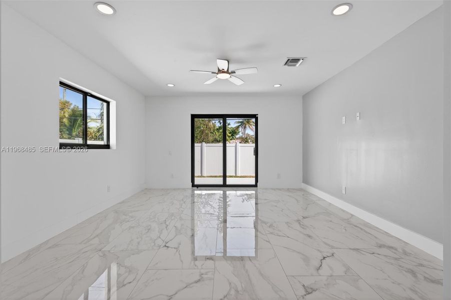 Spacious, unfurnished interior of a new home in , Fort Lauderdale (Image 17).