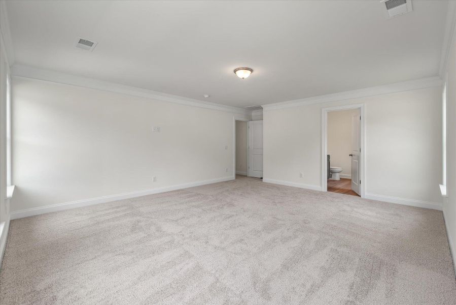 Spacious, unfurnished interior of a new home in Parker's Preserve, Ridgeville (Image 15).