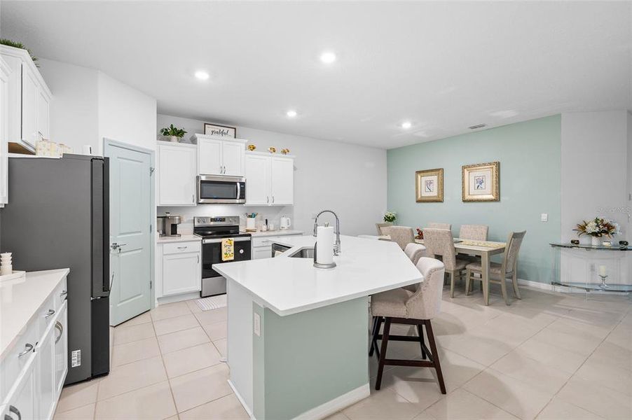 Furnished interior view inside a new home in , Wesley Chapel (Image 14).