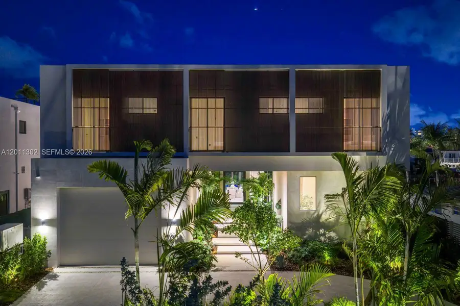 Condo located in North Miami, FL showcasing its design and architecture (Image 3).