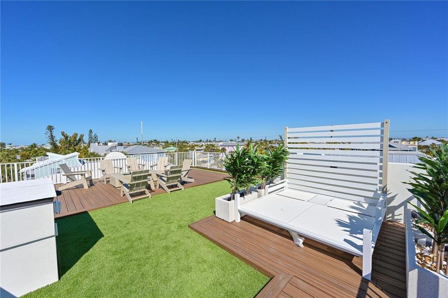 Exterior details and patio area of a home in , Anna Maria (Image 40).