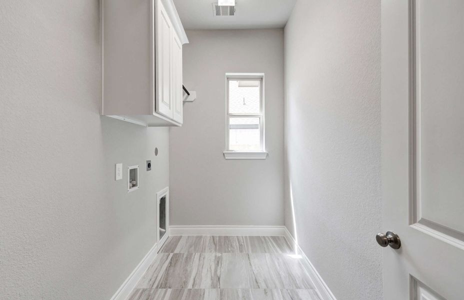 Representative unfurnished interior of a home built from the 2924 by Ravenna Homes in The Highlands 55′, Porter (Image 30). Representative unfurnished interior of a home built from the 2924 by Ravenna Homes in The Highlands 55′, Porter (Image 30).