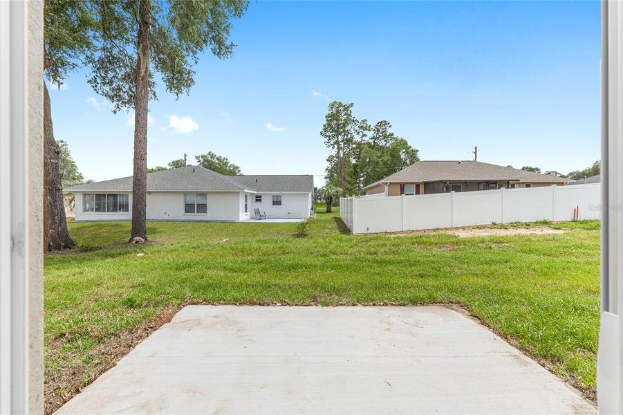 Exterior details and patio area of a home in , Ocklawaha (Image 19).
