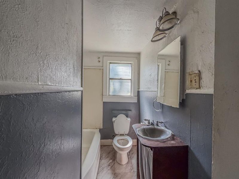 Furnished interior view inside a new home in , Weatherford (Image 3).
