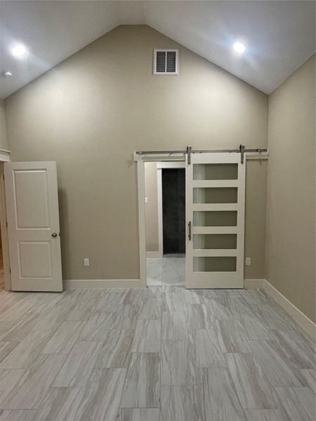 Spacious, unfurnished interior of a new home in , Beaumont (Image 16).