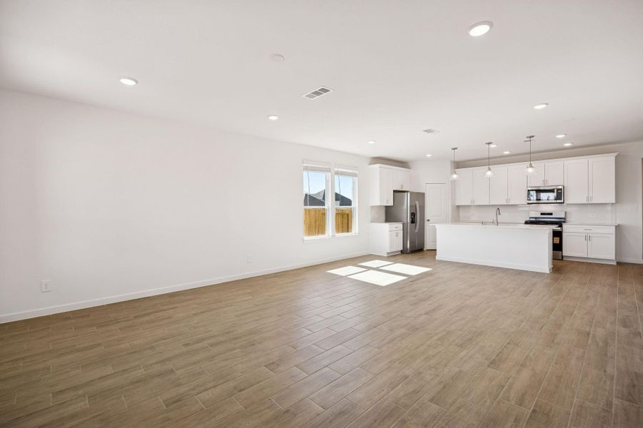 Spacious, unfurnished interior of a new home in Montgomery Bend, Montgomery (Image 18).