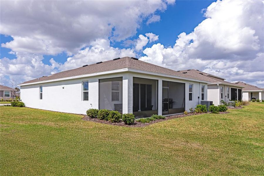 Exterior details and patio area of a home in Coddington, Bradenton (Image 30).