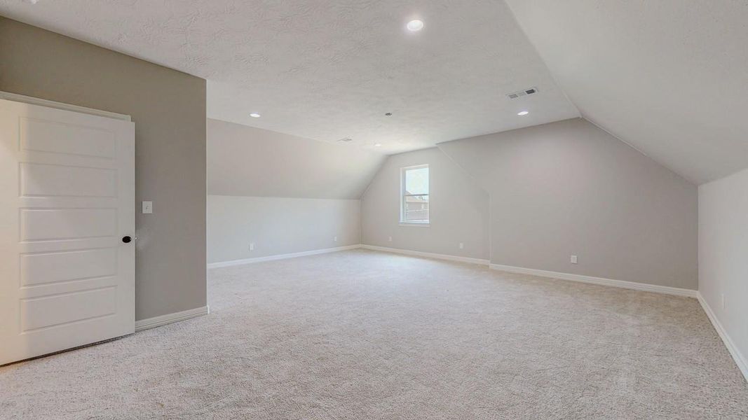 Spacious, unfurnished interior of a new home in , Beaumont (Image 43).