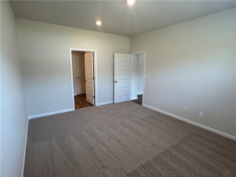 Spacious, unfurnished interior of a new home in Oakchase at Hampton, Hampton (Image 13).