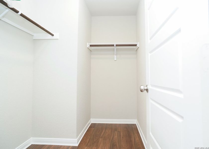 Spacious, unfurnished interior of a new home in Jordan's Ranch, San Antonio (Image 23).