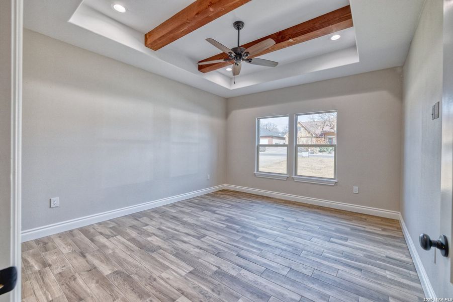 Spacious, unfurnished interior of a new home in , Uvalde (Image 29).