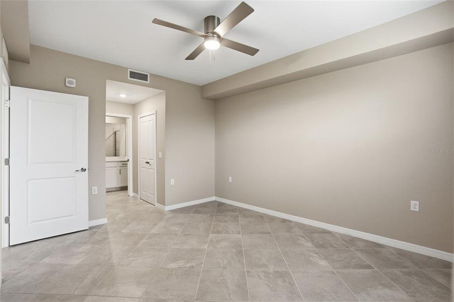 Spacious, unfurnished interior of a new home in , Punta Gorda (Image 39).