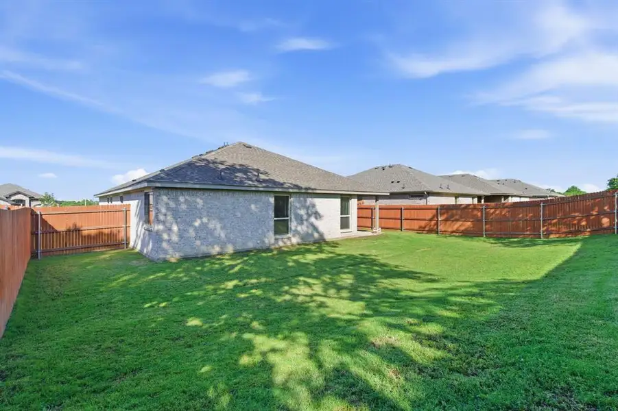 Exterior details and patio area of a home in Trail Creek, Cleburne (Image 4).