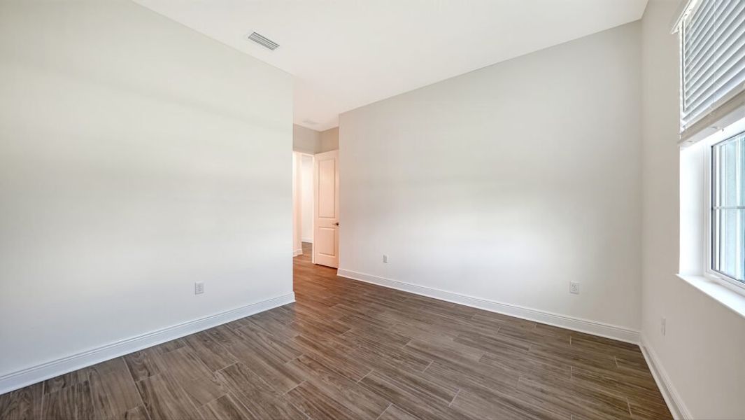 Spacious, unfurnished interior of a new home in Canoe Creek, Parrish (Image 30).
