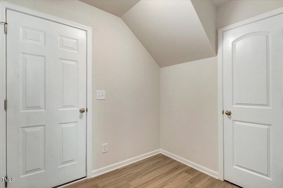 24-200 Streamlet Dr-24