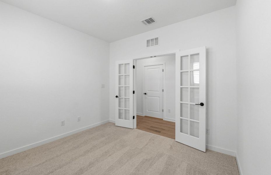 Spacious, unfurnished interior of a new home in Santa Rita Ranch, Liberty Hill (Image 37).