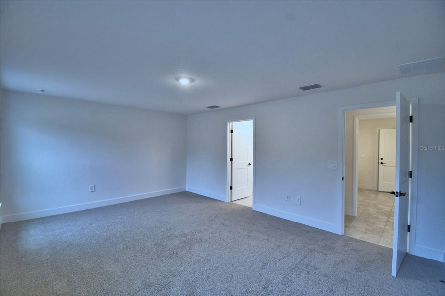 Spacious, unfurnished interior of a new home in Cadence Crossing, Auburndale (Image 33).