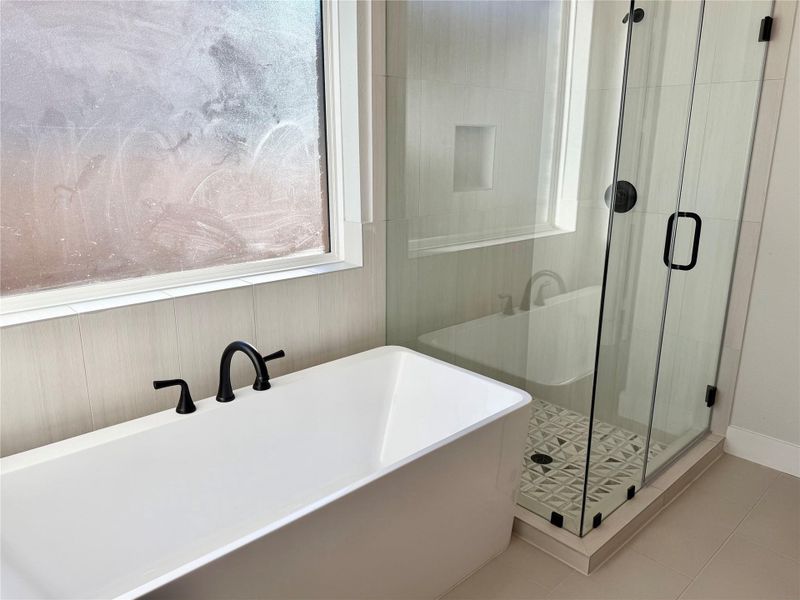 Large standalone tub - modern design