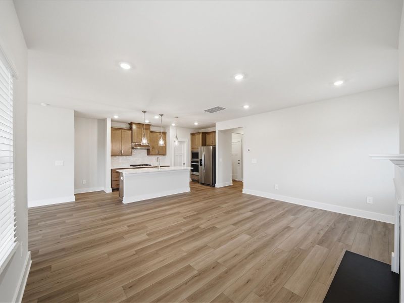 Spacious, unfurnished interior of a new home in Ashby Woods, Boiling Springs (Image 13).