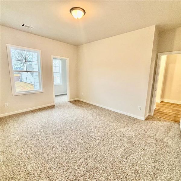 Spacious, unfurnished interior of a new home in Rosewood Lake Estates, Hoschton (Image 13).