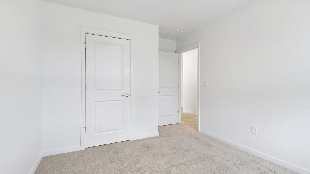 Spacious, unfurnished interior of a new home in Vantage, Berthoud (Image 24).