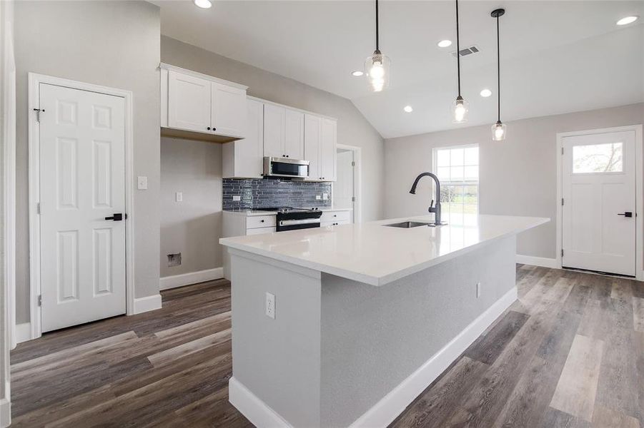 The home chef will love preparing meals in this modern gourmet kitchen.