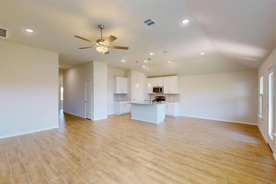 Spacious, unfurnished interior of a new home in Sanderos, Fort Worth (Image 22). Spacious, unfurnished interior of a new home in Sanderos, Fort Worth (Image 22).