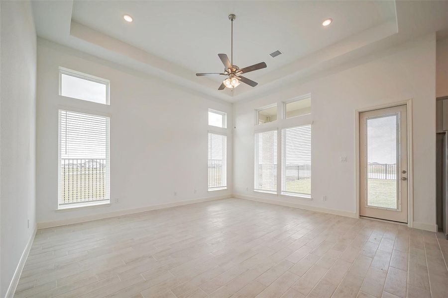 Spacious, unfurnished interior of a new home in Lago Mar, Texas City (Image 27).