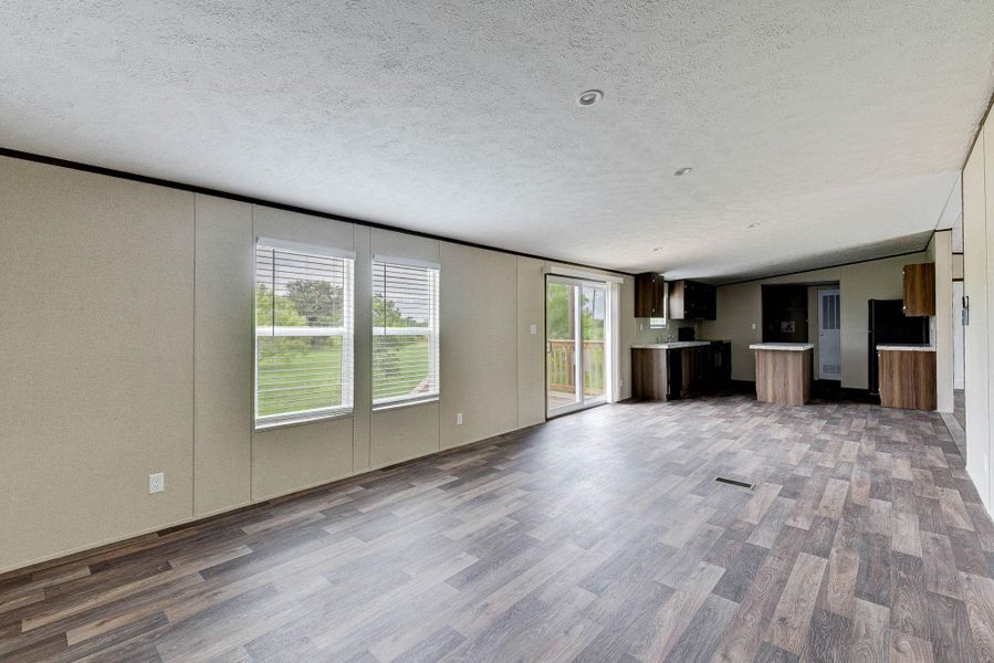 Spacious, unfurnished interior of a new home in , Santa Fe (Image 25).