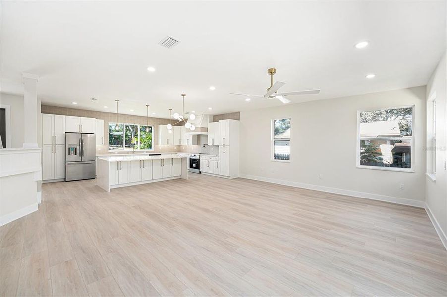 Spacious, unfurnished interior of a new home in , Largo (Image 33).